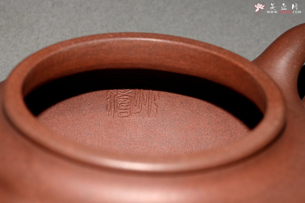 紫砂壶图片：徐正涛全手经典作品 清秀俊雅 上等紫泥 小仿古 - 宜兴紫砂壶网