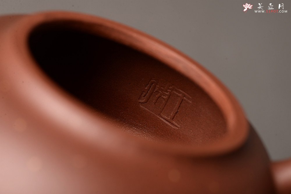 紫砂壶图片：王微全手新品 做工精致 大口实用有趣 全手铺砂锦泉 - 宜兴紫砂壶网