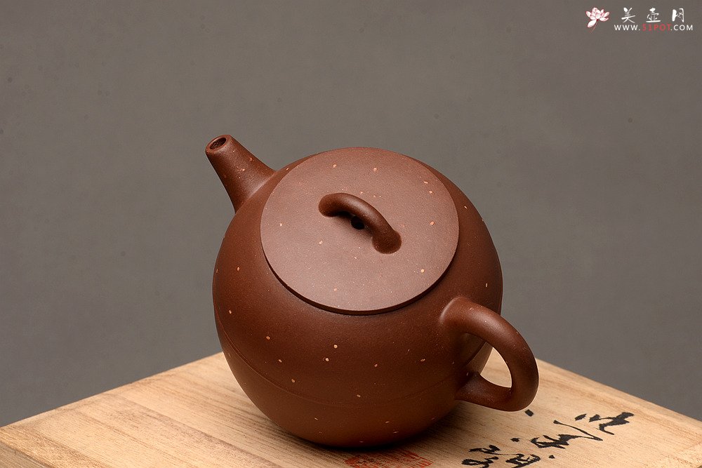 紫砂壶图片：王微全手新品 做工精致 全手铺砂巨轮 杀茶利器  - 宜兴紫砂壶网