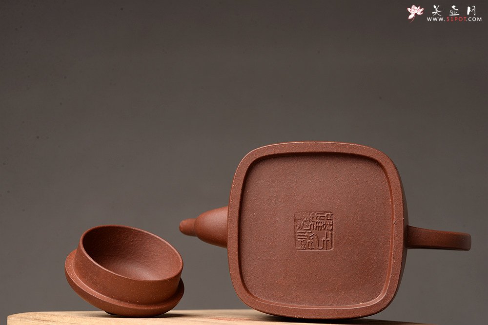 紫砂壶图片：于洪跃全手新品 方圆结合 挺拔劲美 柔与刚  印方 - 宜兴紫砂壶网