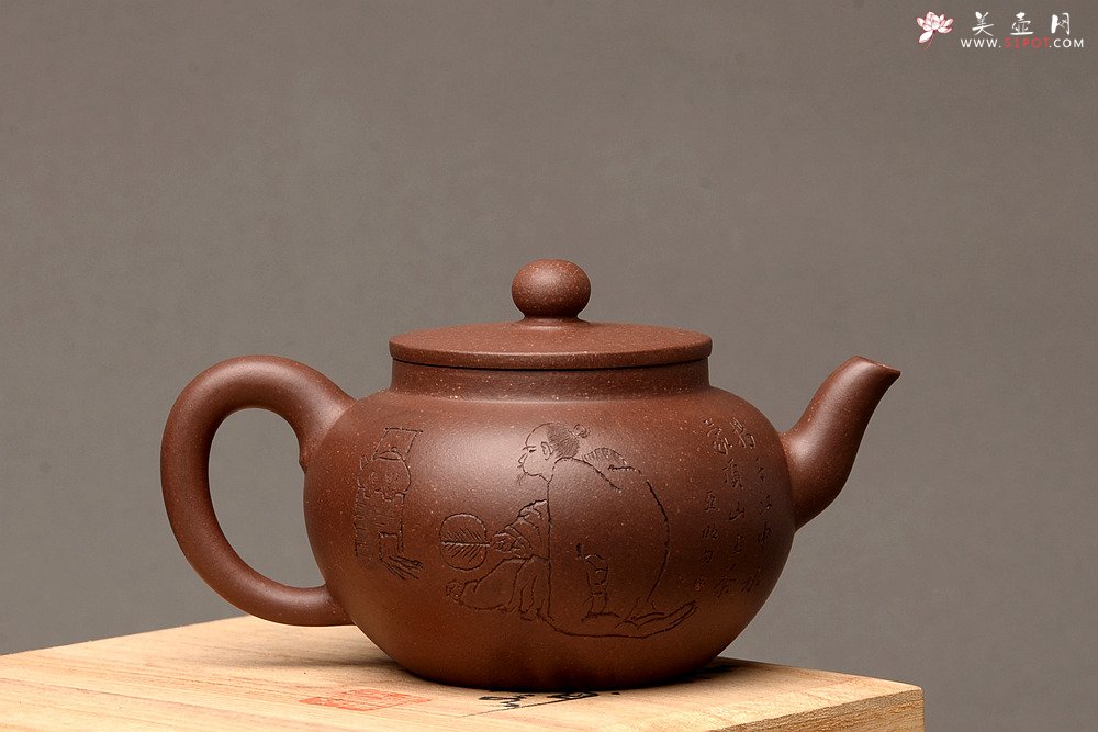 紫砂壶图片：张听钢精刻之作 全手平盖莲子 耐品古朴 油润老紫泥调砂 - 宜兴紫砂壶网