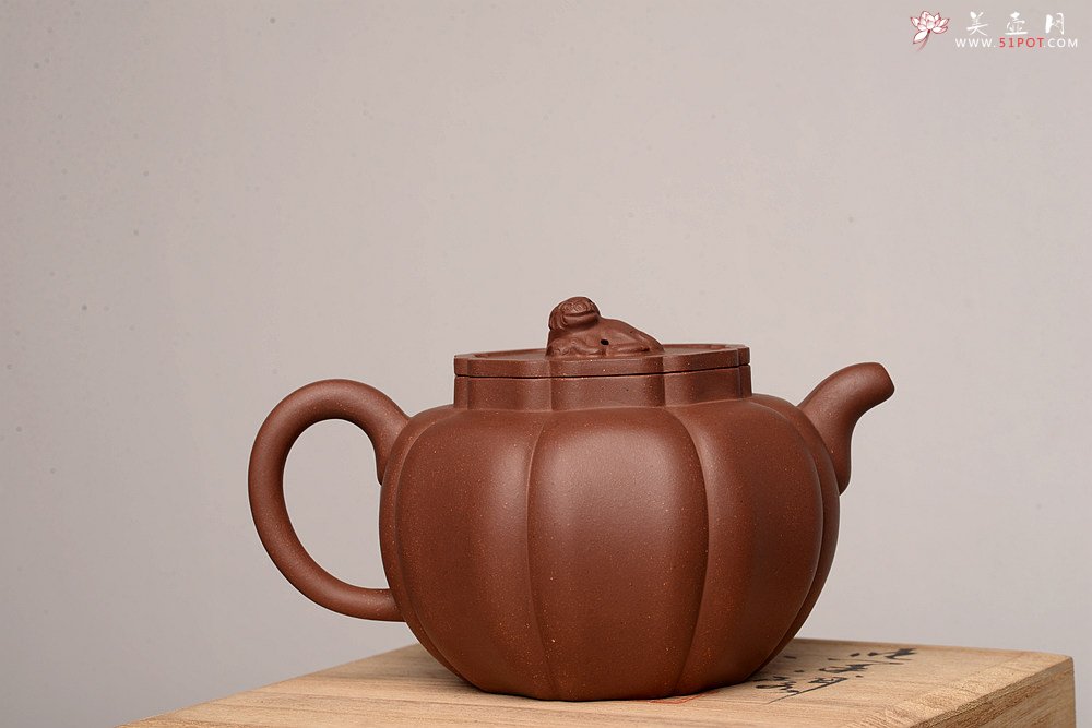 紫砂壶图片：酒虎全手筋囊新作 耐品佳作 做工精致 狮球对壶  推荐~ - 宜兴紫砂壶网