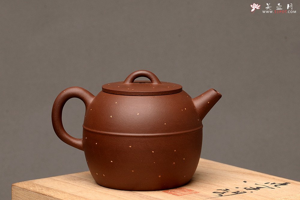 紫砂壶图片：王微全手新品 做工精致 全手铺砂巨轮 杀茶利器  - 宜兴紫砂壶网