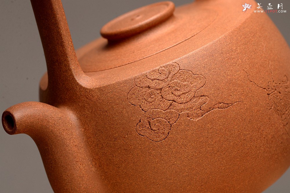 紫砂壶图片：钱建荷全手新作 福乐提梁 做工精致 游心堂装饰 - 宜兴紫砂壶网
