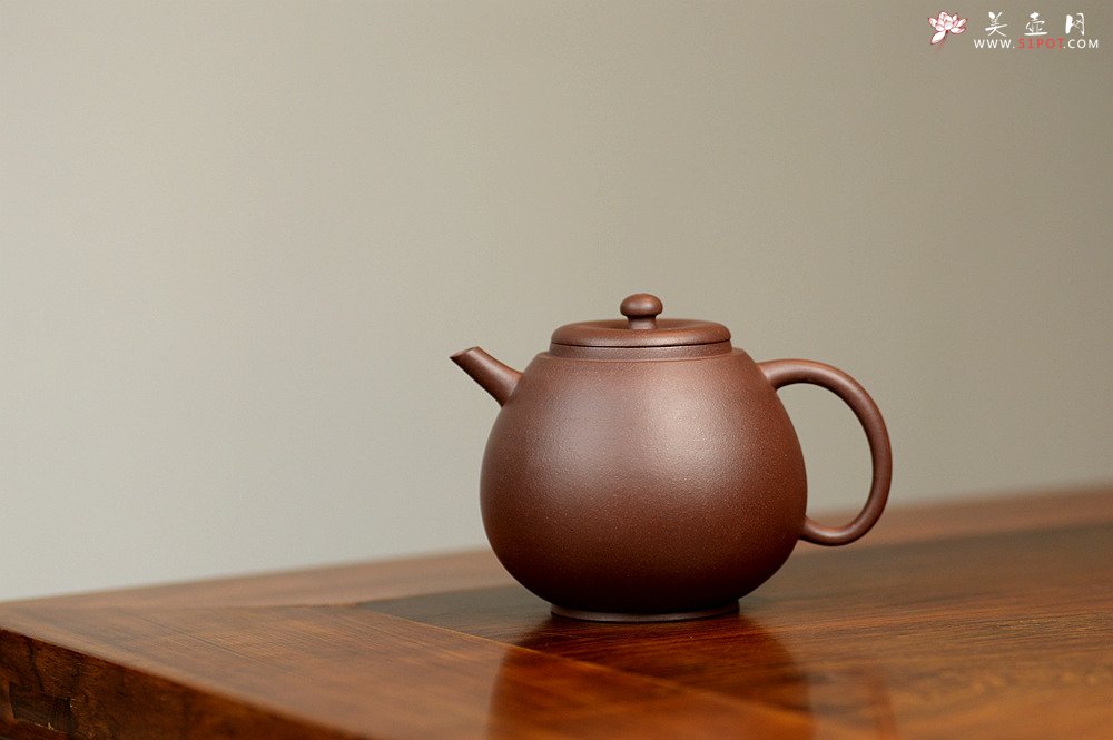 紫砂壶图片：美壶特惠 谭华斌近作 小龙蛋 钢管直流~球孔 古拙有味 - 宜兴紫砂壶网