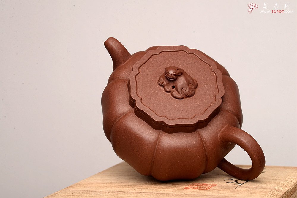 紫砂壶图片：酒虎全手筋囊新作 耐品佳作 做工精致 狮球对壶  推荐~ - 宜兴紫砂壶网