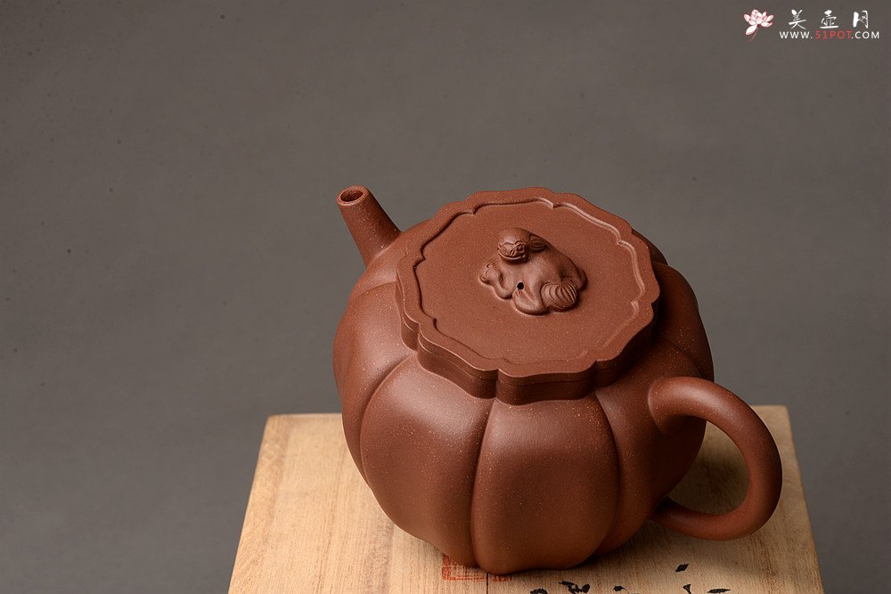 紫砂壶图片：酒虎全手筋囊新作 耐品佳作 做工精致 狮球对壶  推荐~ - 宜兴紫砂壶网