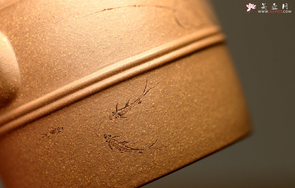 紫砂壶图片：国助工唐文新作 至雍壶 由游心堂主人装饰 - 宜兴紫砂壶网