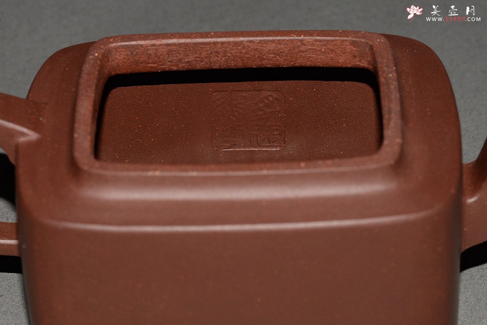 紫砂壶图片：马建鹏作品 美壶特惠 全手书香小四方 工整挺拔 - 宜兴紫砂壶网