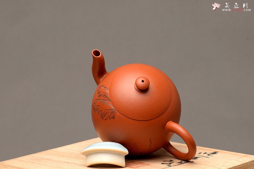 紫砂壶图片：徐亚春新品 优质朱泥 秀气可人 元静 游心堂主人装饰 - 宜兴紫砂壶网