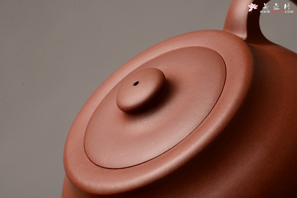 紫砂壶图片：万阗阗最新全手作品 厚重有韵致 线条严谨流畅 大蕴井栏 - 宜兴紫砂壶网