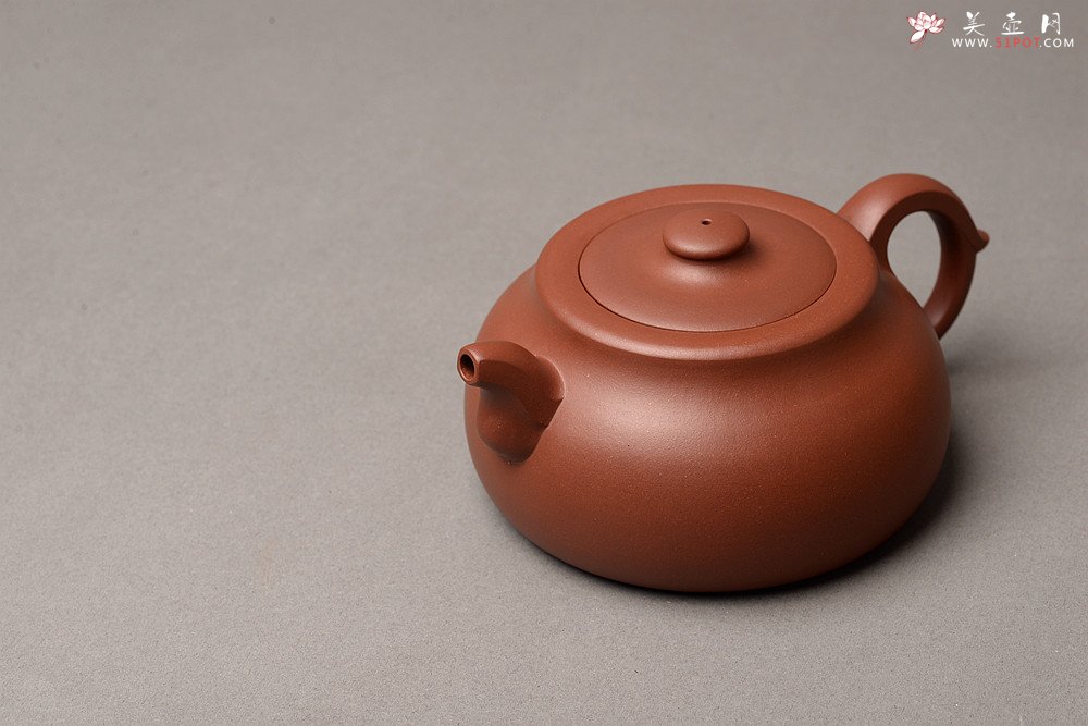 紫砂壶图片：万阗阗最新全手作品 厚重有韵致 线条严谨流畅 大蕴井栏 - 宜兴紫砂壶网