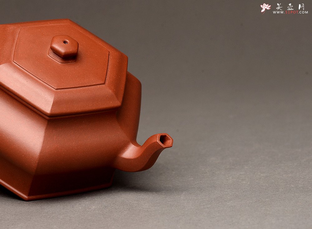 紫砂壶图片：何卫枫全手新品 线条清晰流畅 全手六方虚扁 - 宜兴紫砂壶网