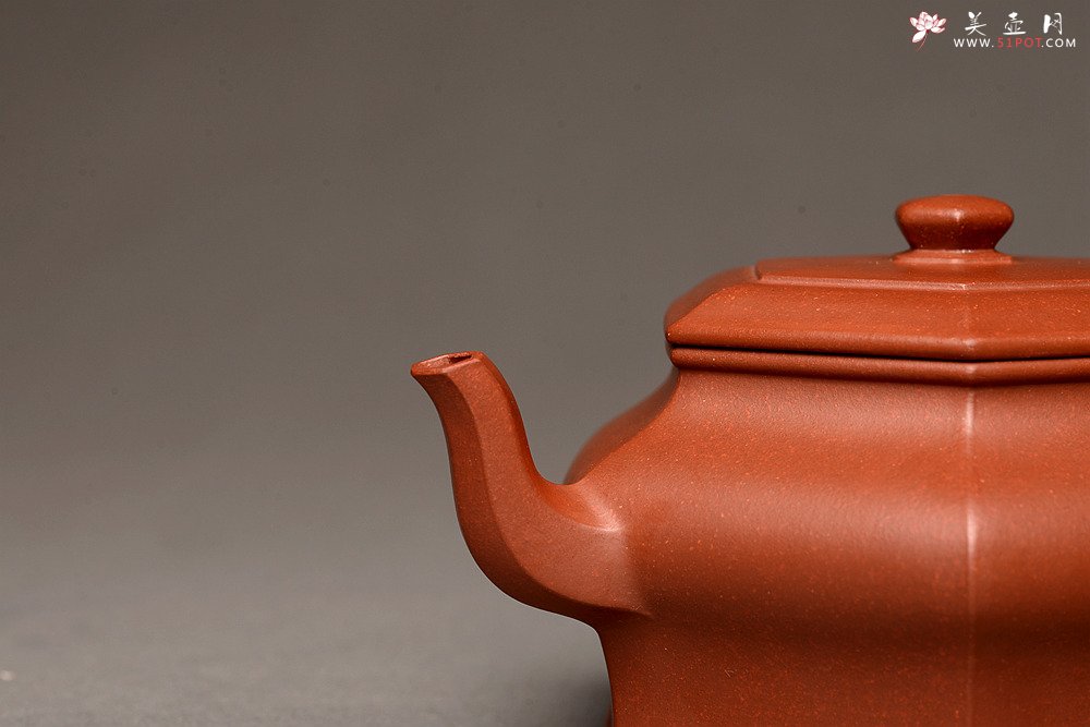 紫砂壶图片：何卫枫全手新品 线条清晰流畅 全手六方虚扁 - 宜兴紫砂壶网