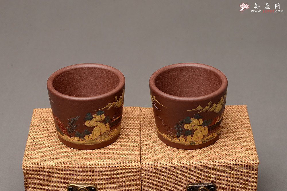 紫砂壶图片：美壶定制 主人杯 泥绘通景山水 古朴雅致 - 宜兴紫砂壶网