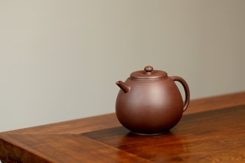 紫砂壶图片：美壶特惠 谭华斌近作 小龙蛋 钢管直流~球孔 古拙有味 - 宜兴紫砂壶网