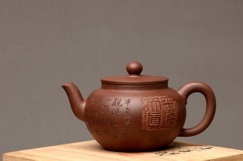 紫砂壶图片：张听钢精刻之作 全手平盖莲子 耐品古朴 油润老紫泥调砂 - 宜兴紫砂壶网