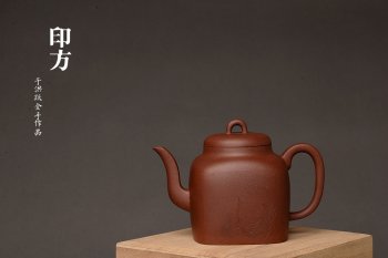 紫砂壶图片：于洪跃全手新品 方圆结合 挺拔劲美 柔与刚  印方 - 宜兴紫砂壶网