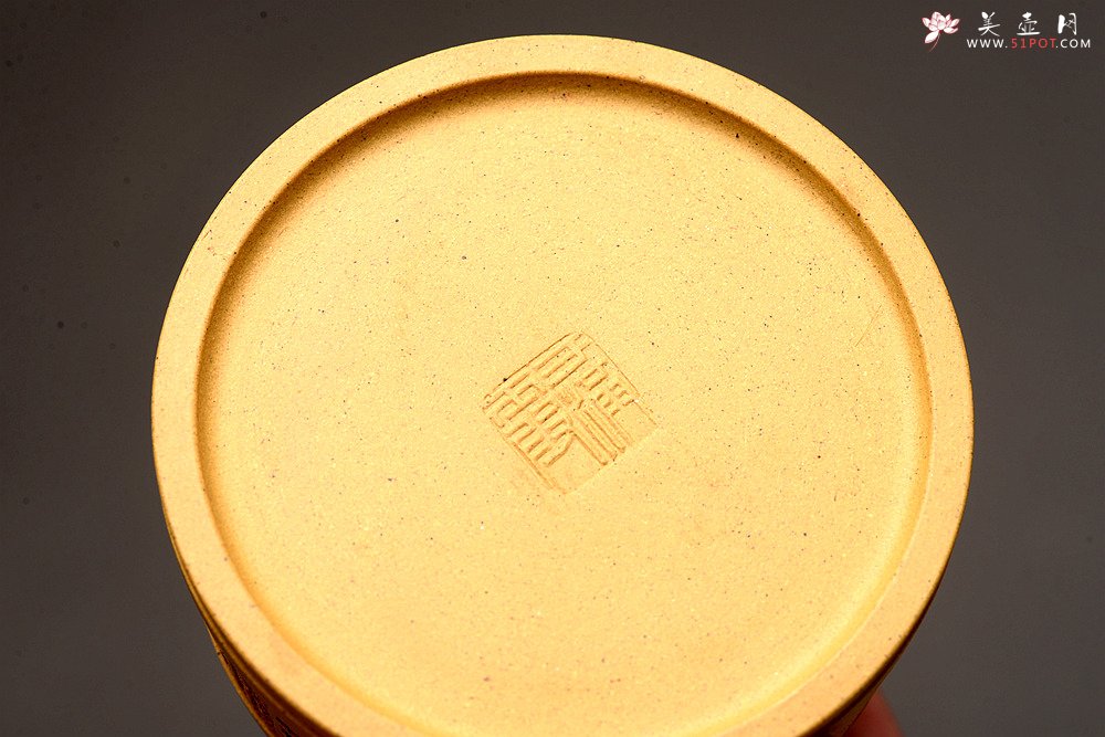 紫砂壶图片：于洪霞乙未冬作品  张听刚装饰 简古拙朴 做工精致 全手摹古僧帽 - 宜兴紫砂壶网