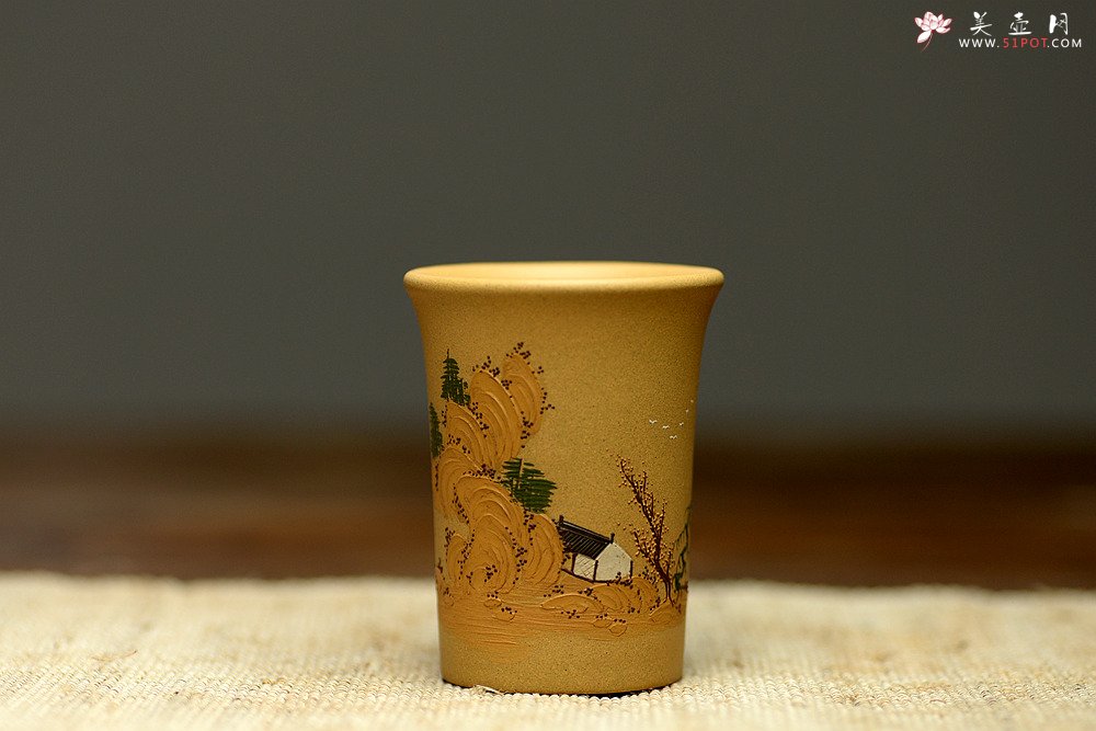 紫砂壶图片：文气 古朴雅致 主人杯 泥绘通景山水 - 宜兴紫砂壶网