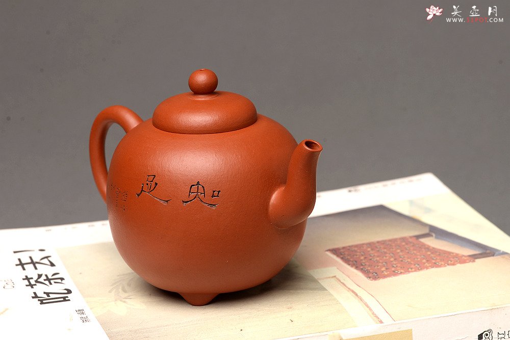 紫砂壶图片：徐亚春新品 优质朱泥 全手三足皓月 游心堂主人装饰 实用佳品 - 宜兴紫砂壶网