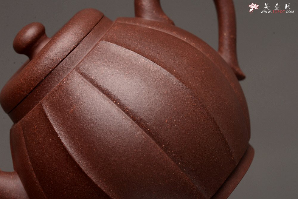 紫砂壶图片：周斌全手工新作难度极大 肌肉男o(∩_∩)o 全手筋纹秋蕾 原矿老紫泥 - 宜兴紫砂壶网