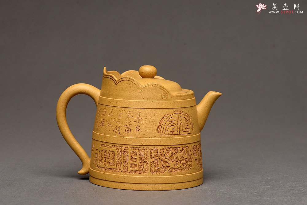 紫砂壶图片：于洪霞乙未冬作品  张听刚装饰 简古拙朴 做工精致 全手摹古僧帽 - 宜兴紫砂壶网