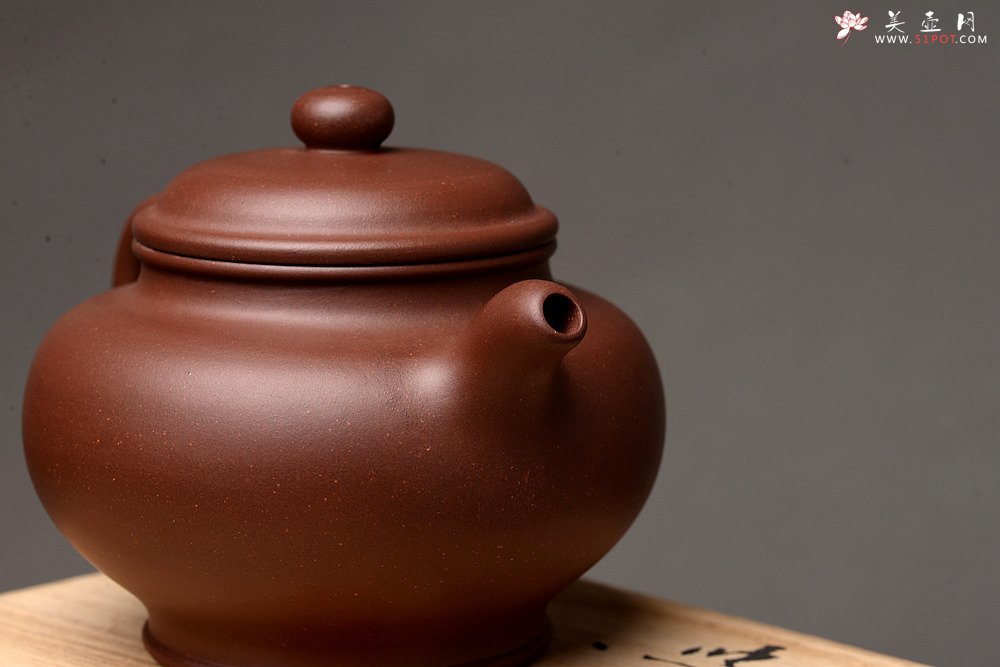 紫砂壶图片：国助工唐文新作 传统经典 厚重大气 掇只 - 宜兴紫砂壶网
