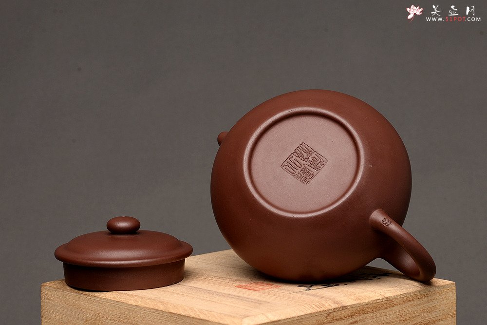 紫砂壶图片：极品老紫泥 端庄周正 传统经典 全手仿古 做工精致 - 宜兴紫砂壶网