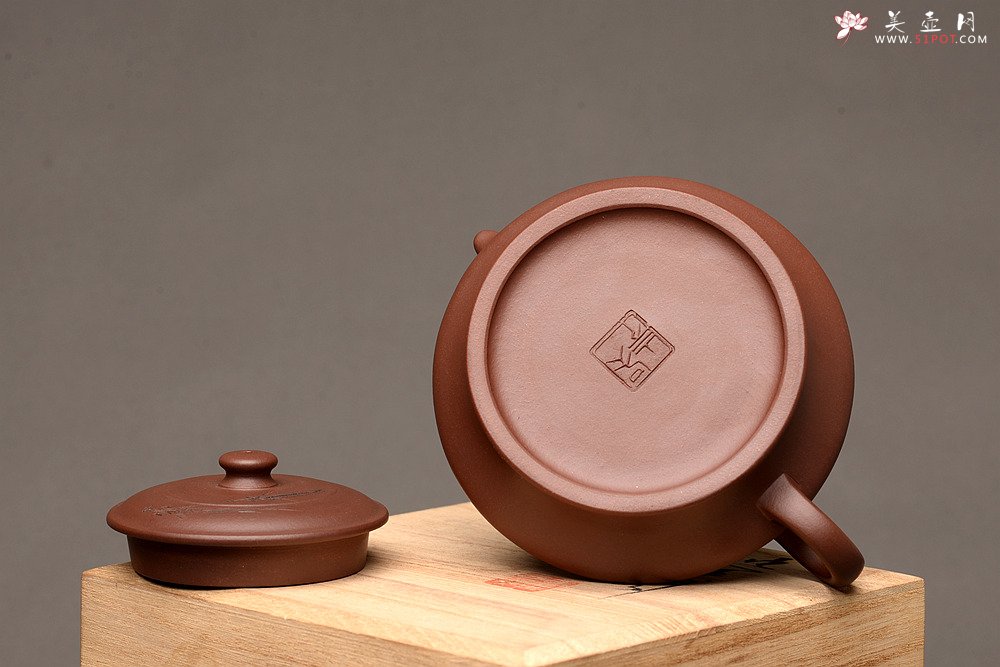 紫砂壶图片：吴杰全手新品 陆轶舟精心装饰 文雅秀气 全手虚扁 - 宜兴紫砂壶网