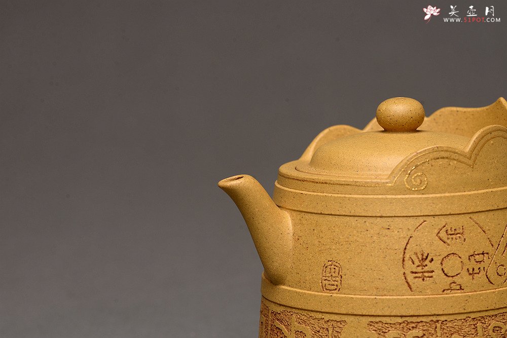紫砂壶图片：于洪霞乙未冬作品  张听刚装饰 简古拙朴 做工精致 全手摹古僧帽 - 宜兴紫砂壶网