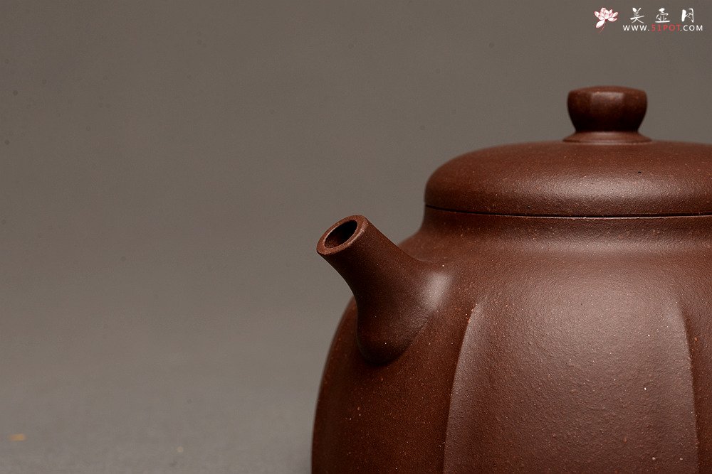 紫砂壶图片：周路健全手新作 线条流畅 稳重敦厚 难得老紫泥 印月 - 宜兴紫砂壶网
