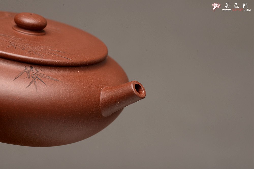 紫砂壶图片：扁翁设计 詹黎明全手制作 国师赵辉精心装饰 杀茶利器 卧云 - 宜兴紫砂壶网