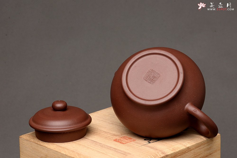 紫砂壶图片：国助工唐文新作 传统经典 厚重大气 掇只 - 宜兴紫砂壶网