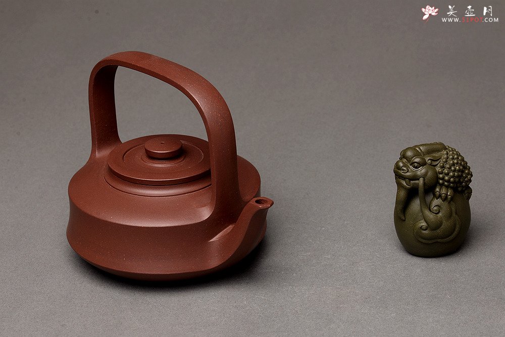 紫砂壶图片：钱建荷作品 全手经典提璧 精工典范 纯正底槽青 神韵犹存 - 宜兴紫砂壶网