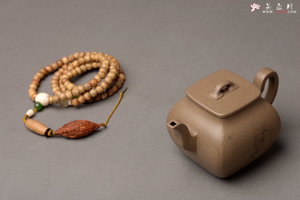 紫砂壶图片：顾文君乙未冬新品 平稳秀美 随方就圆 优质青段 全手雅亭四方 - 宜兴紫砂壶网