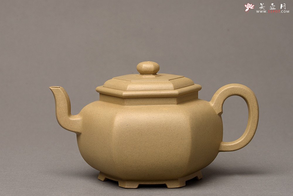 紫砂壶图片：优质本山段 型制精进 全手六方华樽 方器经典 俊秀耐品~工精 - 宜兴紫砂壶网