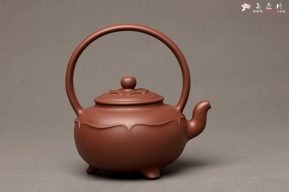 紫砂壶图片：储俊伟乙未精工佳作 油润底槽青 全手三足宝莲提梁 霸气十足 做工精致  - 宜兴紫砂壶网