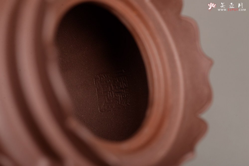 紫砂壶图片：蔡旭伟乙未冬 精美之作 全手莲花僧帽 娴静品茗 书房雅器 - 宜兴紫砂壶网