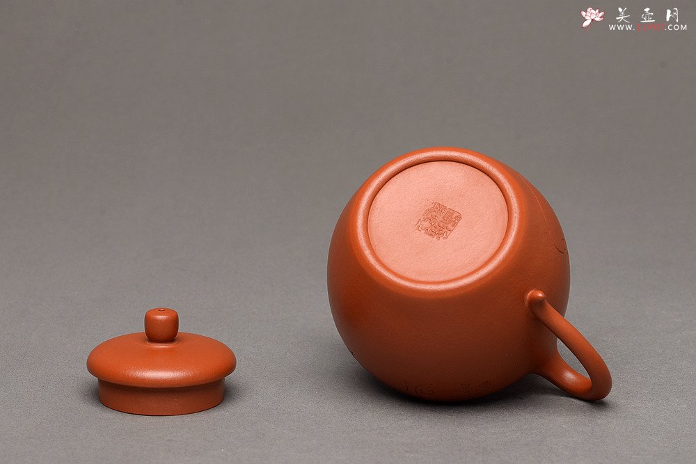 紫砂壶图片：陆轶舟装饰 简练素雅 高旭峰款 线条流畅 全手静月 - 宜兴紫砂壶网