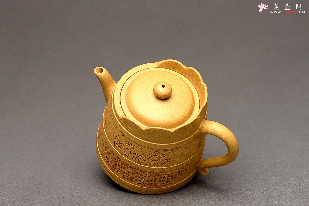紫砂壶图片：于洪霞乙未冬作品  张听刚装饰 简古拙朴 做工精致 全手摹古僧帽 - 宜兴紫砂壶网