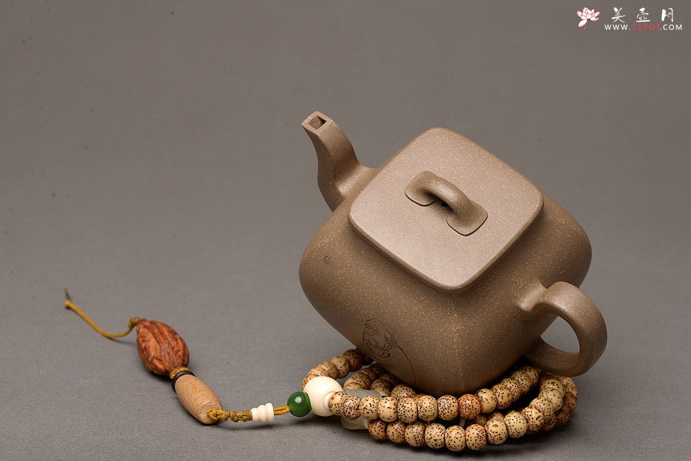 紫砂壶图片：顾文君乙未冬新品 平稳秀美 随方就圆 优质青段 全手雅亭四方 - 宜兴紫砂壶网