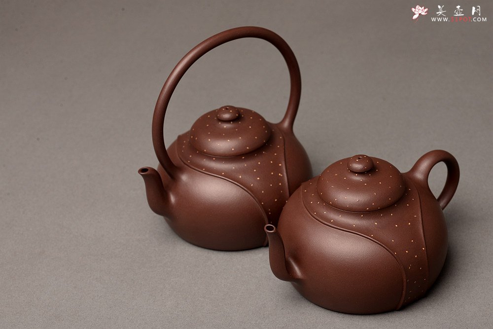 紫砂壶图片：徐正涛经典代表作 乙未冬全手作品  演绎经典传统 精工 龙带对壶 - 宜兴紫砂壶网