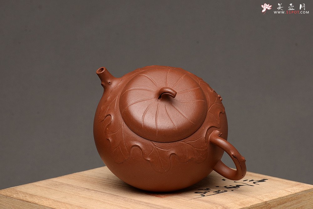 紫砂壶图片：周路健全手新作 贴塑花器 飘逸 雅致 秋硕 - 宜兴紫砂壶网