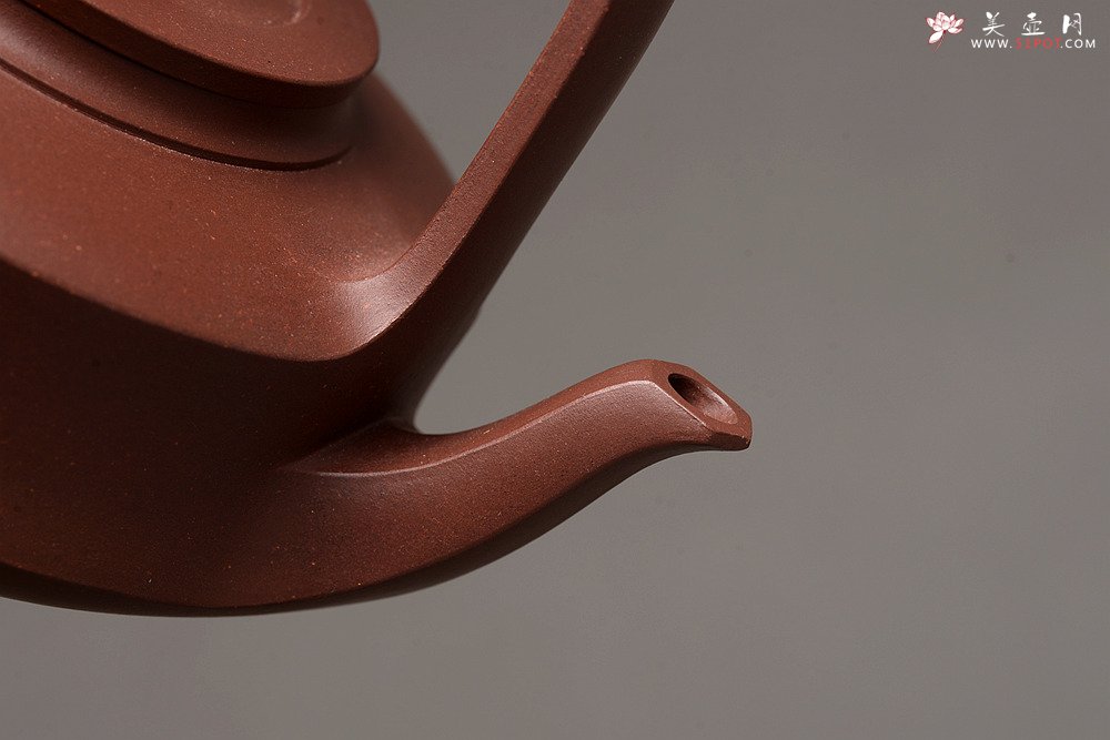 紫砂壶图片：钱建荷作品 全手经典提璧 精工典范 纯正底槽青 神韵犹存 - 宜兴紫砂壶网