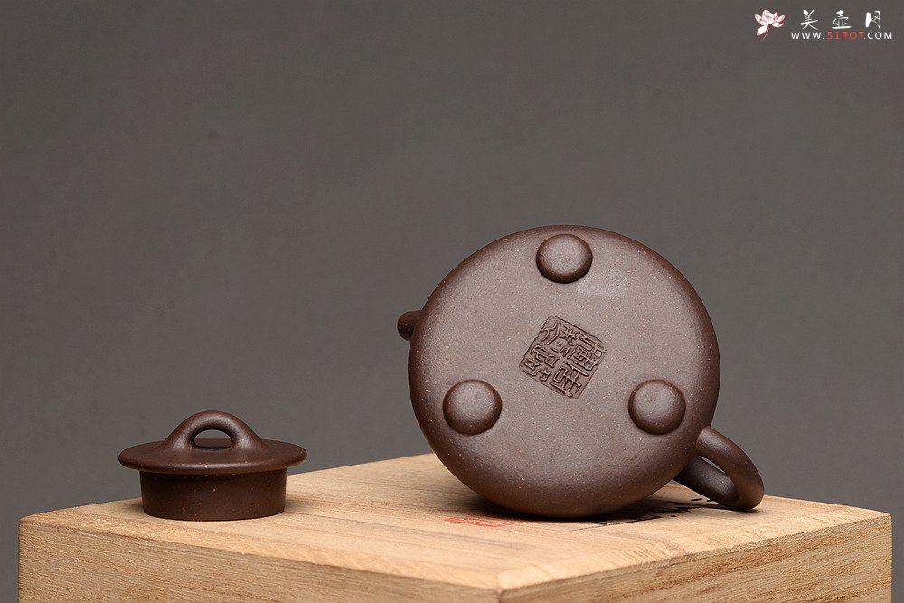 紫砂壶图片：难得老紫泥 仅此一把 周路健全手精品 骨肉均挺 全手小子冶石瓢 - 宜兴紫砂壶网