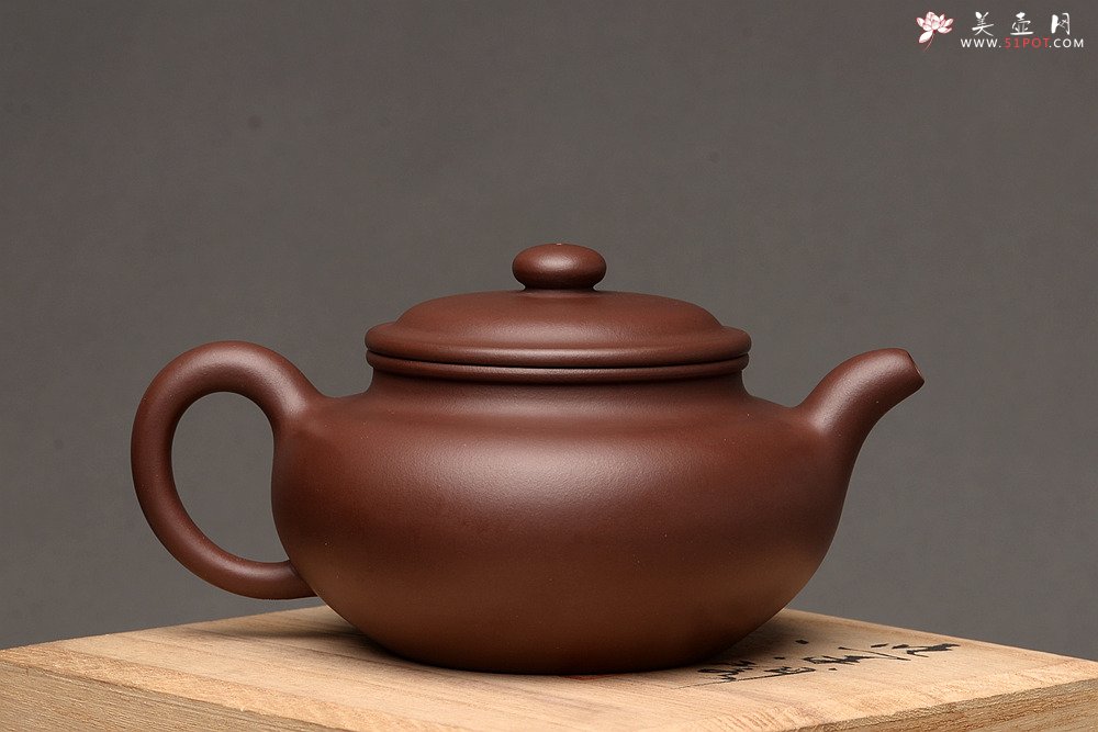 紫砂壶图片：极品老紫泥 端庄周正 传统经典 全手仿古 做工精致 - 宜兴紫砂壶网