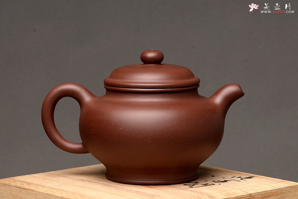 紫砂壶图片：国助工唐文新作 传统经典 厚重大气 掇只 - 宜兴紫砂壶网