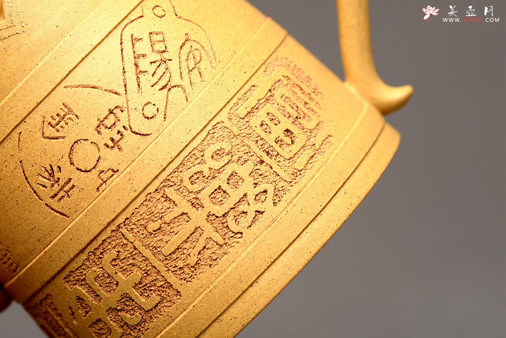 紫砂壶图片：于洪霞乙未冬作品  张听刚装饰 简古拙朴 做工精致 全手摹古僧帽 - 宜兴紫砂壶网