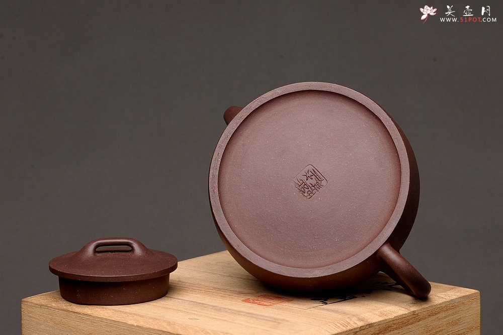 紫砂壶图片：美壶特惠 贾杰全手作品 文气周盘 大方实用 - 宜兴紫砂壶网